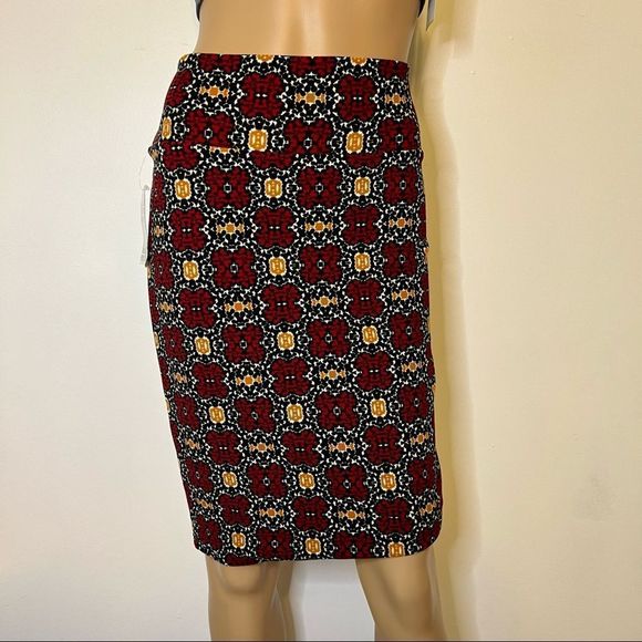 LuLaRoe Pencil Skirt Cassie Style Red Gold Black Size Medium - Picture 2 of 10